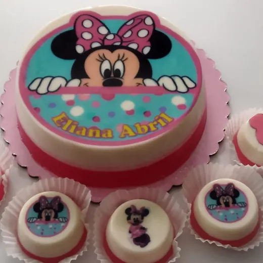 Gelatina de Minnie con gelatinas pequeñas a juego